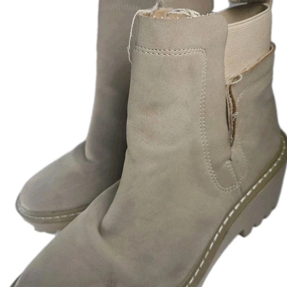 Elegant Beige Ankle Boots - Picture 10 of 14